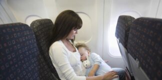 É preciso comprar passagens aéreas para bebês?