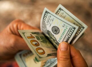 Confira 5 dicas para comprar dólar para viajar para outro país