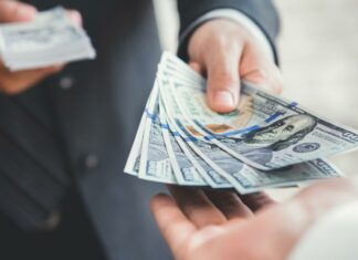 Aprenda como vender dólares de forma segura após uma viagem internacional