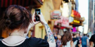 Conheça 4 formas de economizar internet móvel no exterior