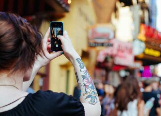 Conheça 4 formas de economizar internet móvel no exterior