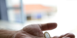 Saiba como evitar gastos para poupar mais de R$ 24 mil no ano