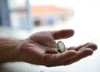 Saiba como evitar gastos para poupar mais de R$ 24 mil no ano