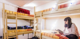 Descubra o que é um hostel para viajar gastando menos