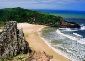 Saiba onde se hospedar em Torres pagando menos, no RS