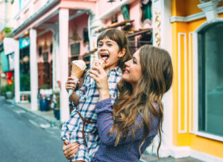 Descubra como viajar com menores de idade para o exterior