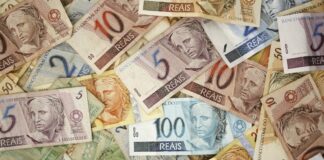 É possível ficar rico sendo pobre e usar o dinheiro para viajar? ficar rico sendo pobre