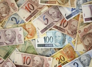 É possível ficar rico sendo pobre e usar o dinheiro para viajar? ficar rico sendo pobre