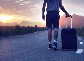 Pense em 5 ideias para ganhar dinheiro em viagens usando o computador ganhar dinheiro em viagens usando o computador