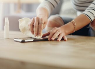 Aprenda como limpar o celular corretamente com essas 5 dicas comprovadas como limpar o celular corretamente