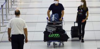 Viagens de avião não essenciais devem ser remarcadas durante crise da Covid-19 Viagens de avião não essenciais