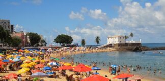 A cobrança pelas cadeiras na praia é legal? O Reclame Aqui responde cobrança pelas cadeiras na praia