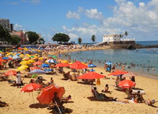 A cobrança pelas cadeiras na praia é legal? O Reclame Aqui responde cobrança pelas cadeiras na praia
