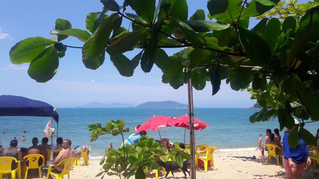 cobrança pelas cadeiras na praia