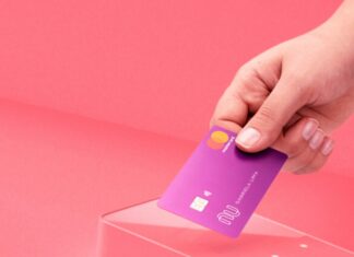 Nubank ensina como controlar o cartão de crédito fora do país