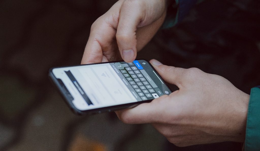 como alugar um carro pelo celular